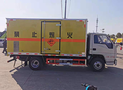 纳雍爆破器材运输车工人安全操作规范与智能技术保障